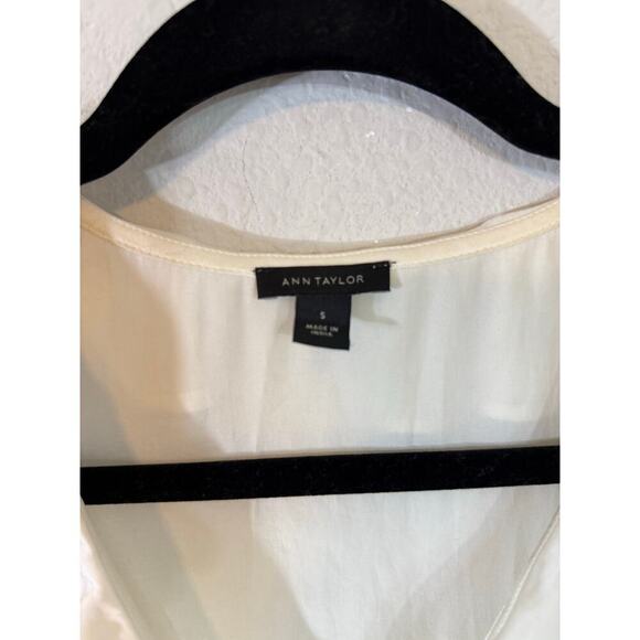 Ann Taylor S satin ruffle sleeveless blouse - Picture 2 of 3